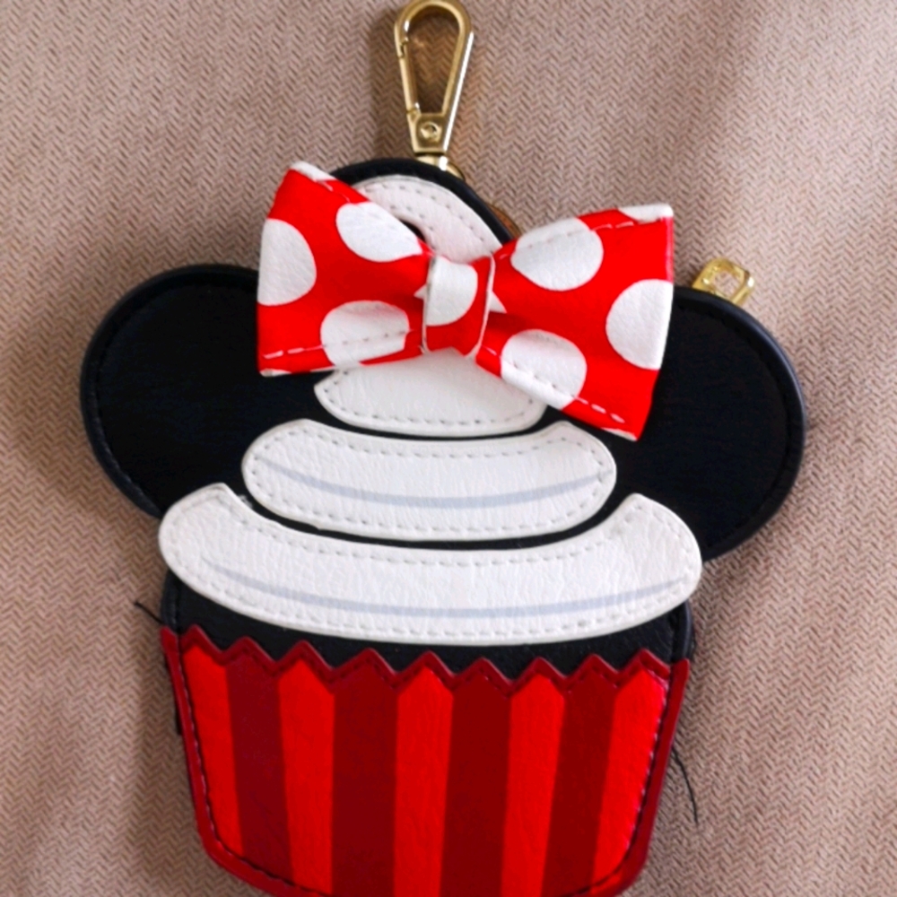 Disney loungefly Minnie mouse cupcake coin purse